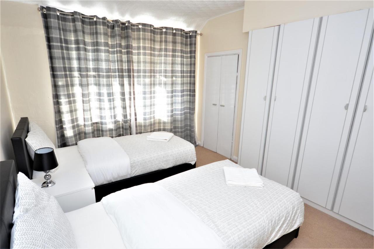 London Deluxe 3 Bedroom House With Parking Space Dagenham Exteriér fotografie