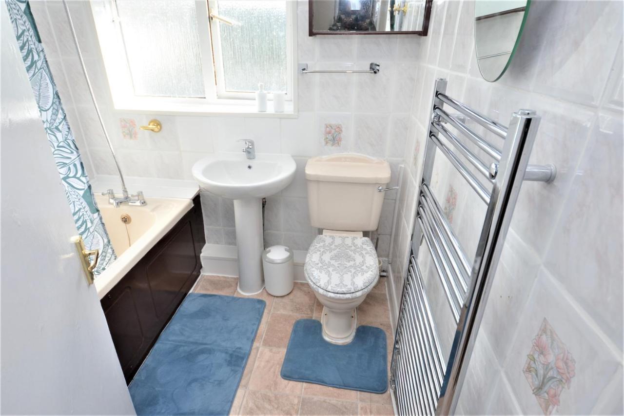 London Deluxe 3 Bedroom House With Parking Space Dagenham Exteriér fotografie