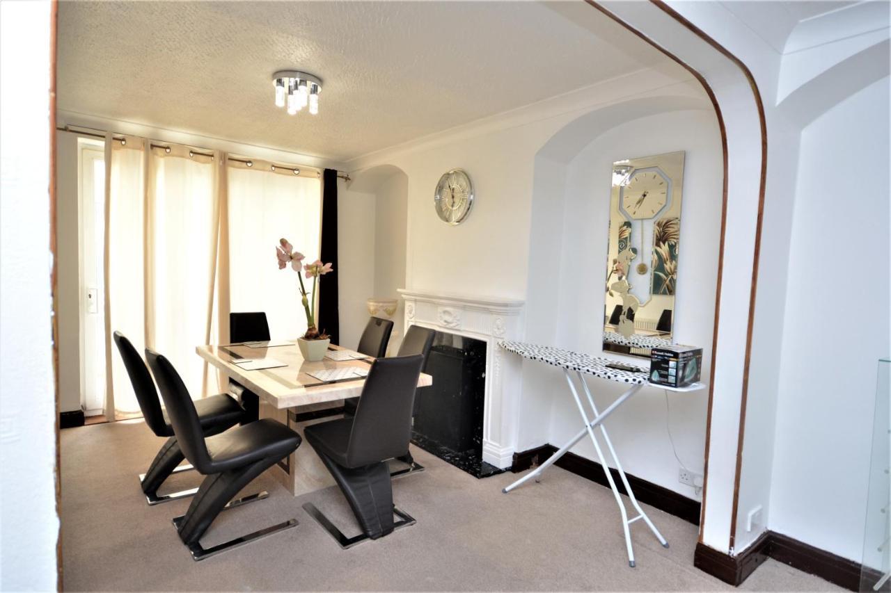 London Deluxe 3 Bedroom House With Parking Space Dagenham Exteriér fotografie