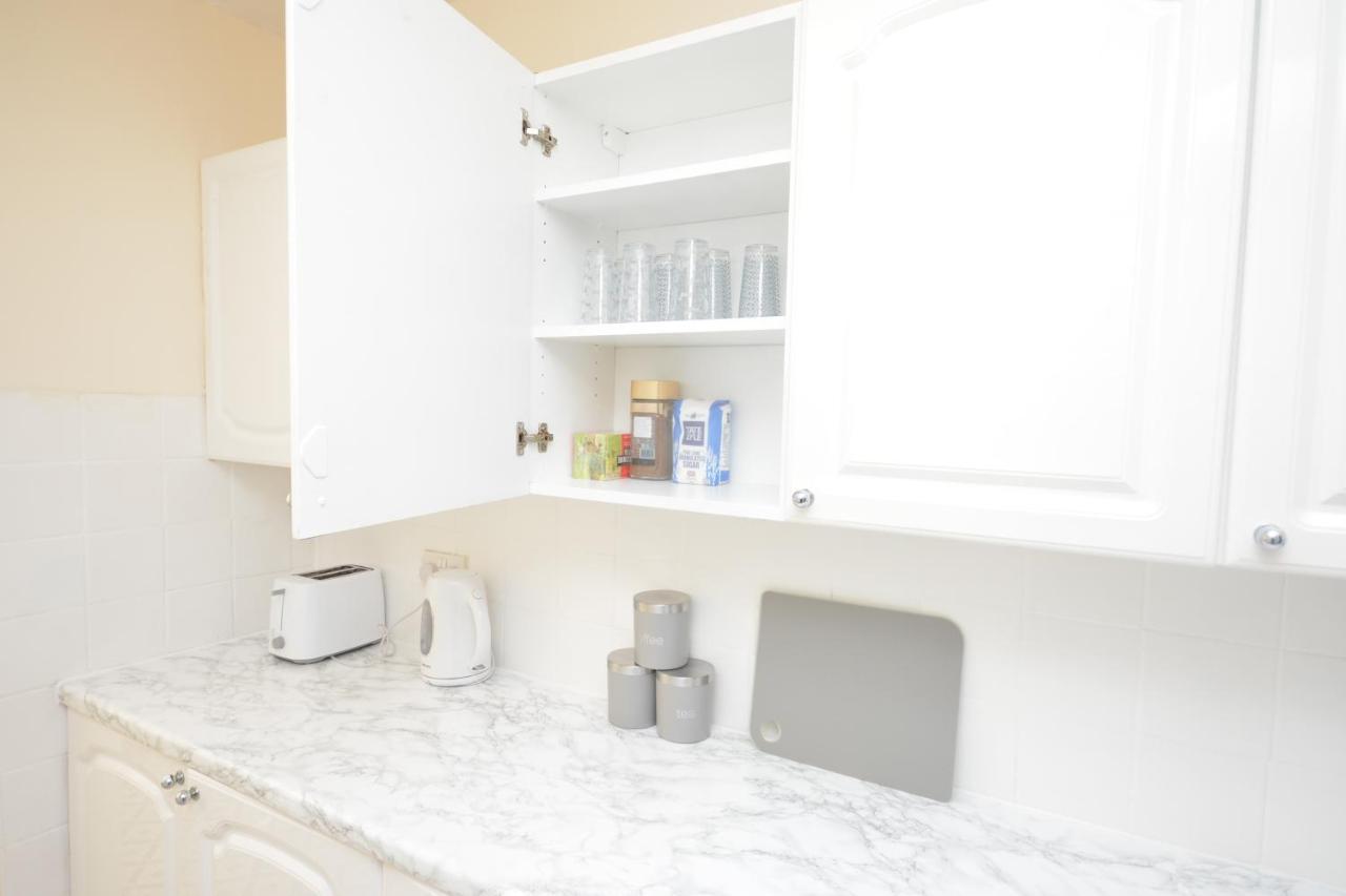 London Deluxe 3 Bedroom House With Parking Space Dagenham Exteriér fotografie